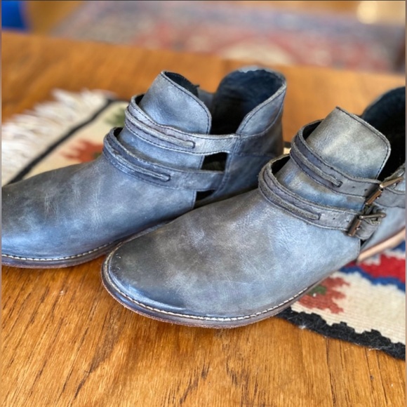 Free People Shoes - ✨HP✨ LN DISTRESSED FP BOOTS (8.5)